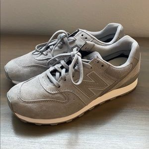 New Balance 696 Sneakers
